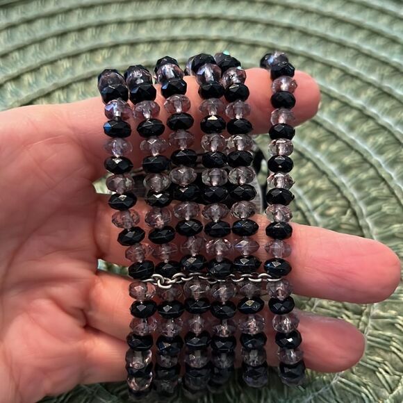 Gorgeous 6 strand black beaded bracelet w/ large silver & black medallion EUC - Picture 4 of 8